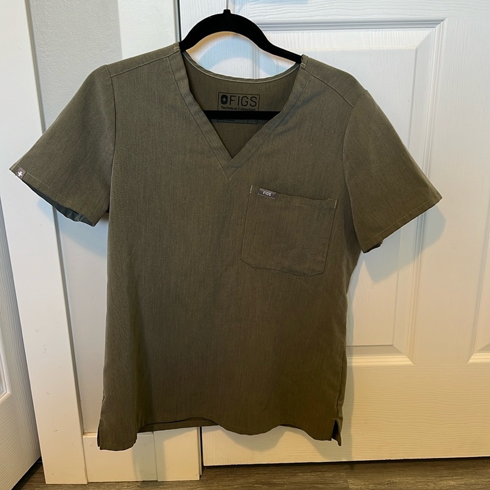 Figs scrub top